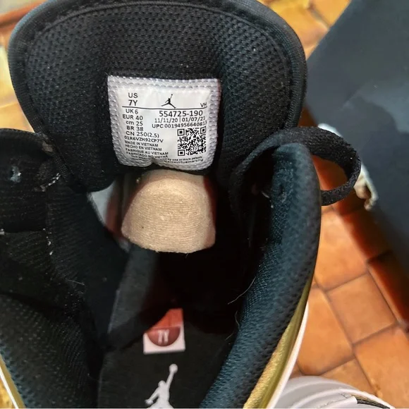 Nike Air Jordan 1 GS “White Gold” 2 sizes available. - Picture 6 of 6